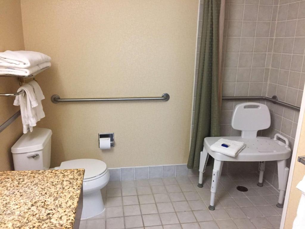 Best Western PLUS Hannaford Inn & Suites photo