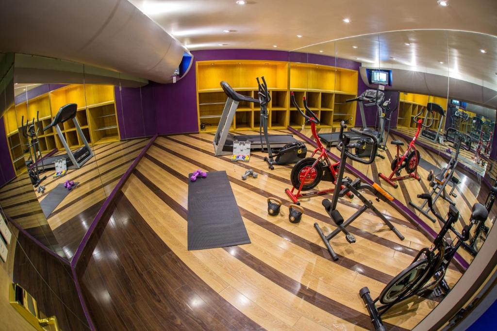 Fitness centrum a/nebo fitness zařízení v ubytování WeEnjoy Hotels Grand Prix Aeropuerto CDMX