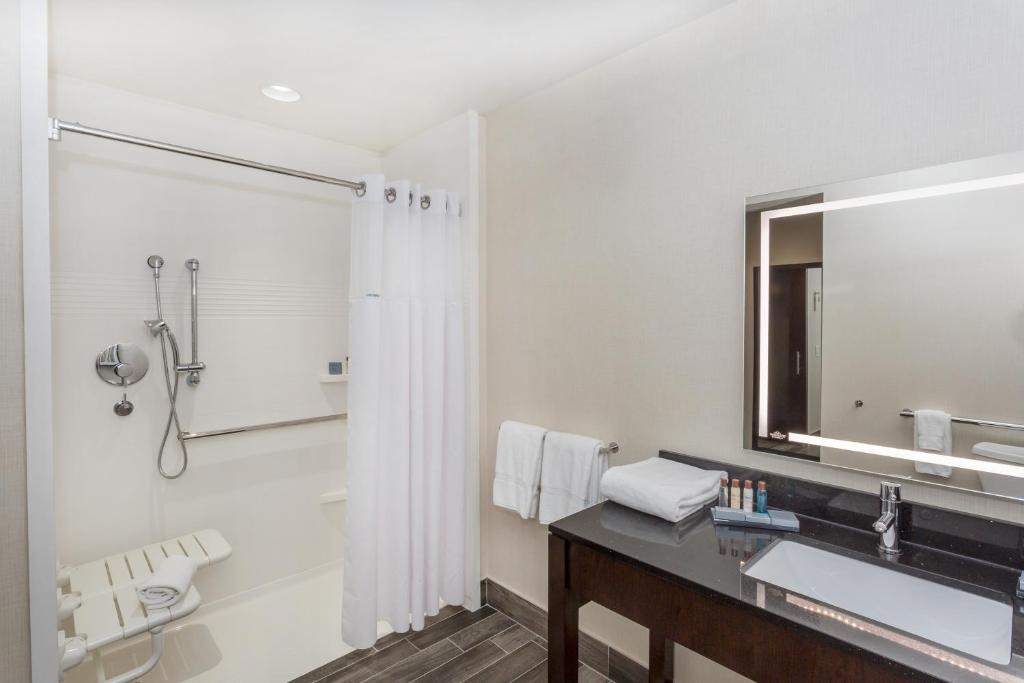 Wingate by Wyndham Miami Airport photo