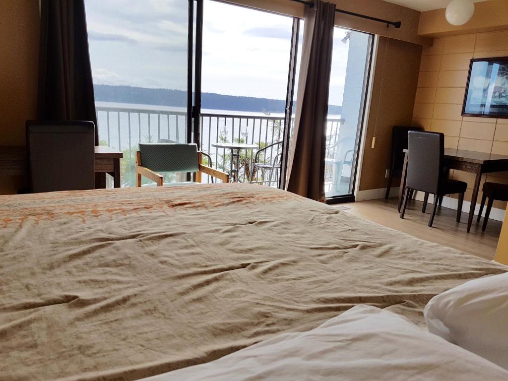 Postel nebo postele na pokoji v ubytování Above Tide Motel