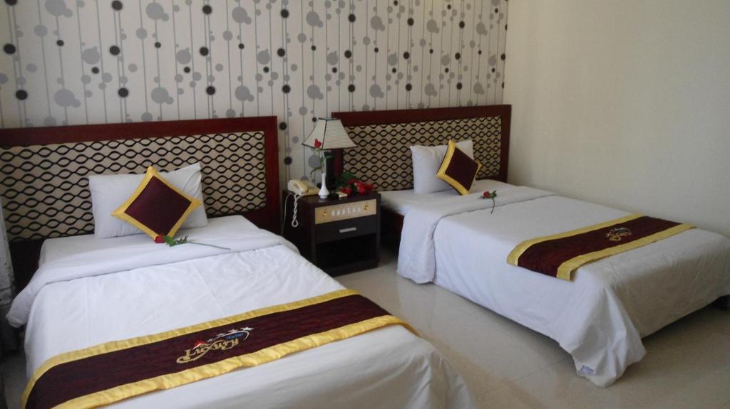 Postel nebo postele na pokoji v ubytování Luxury Nha Trang Hotel