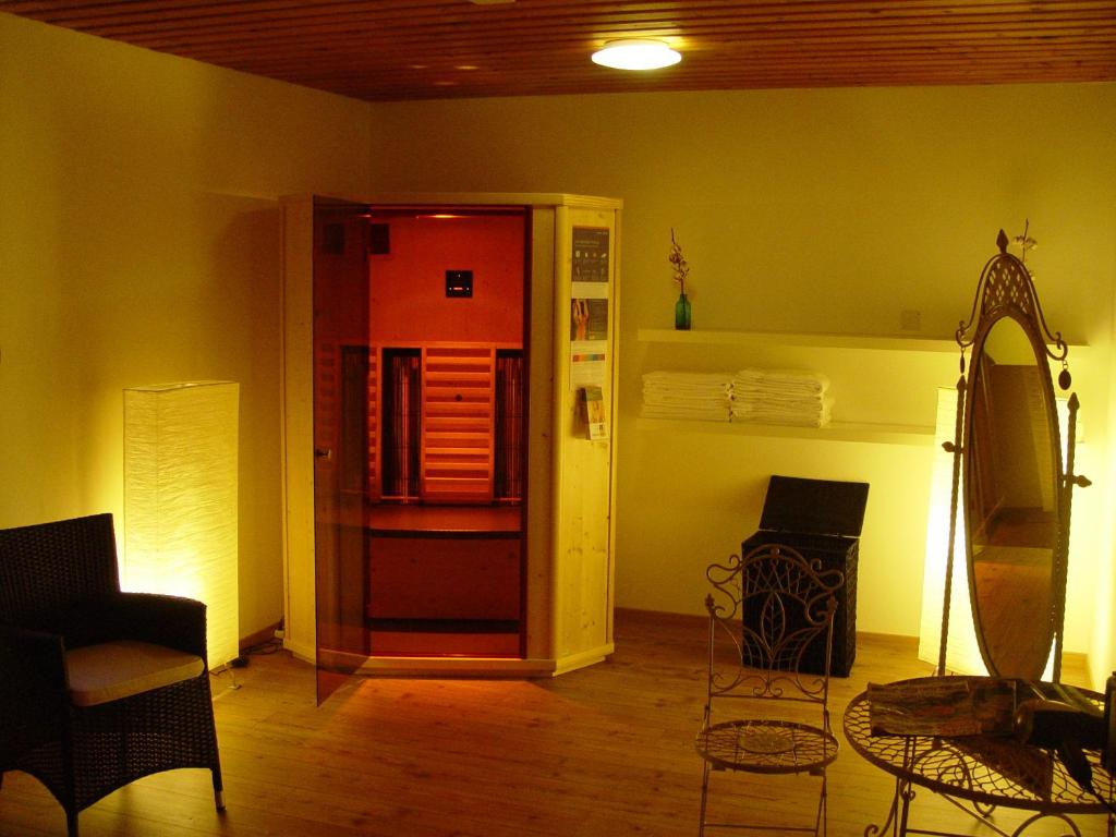 Posezení v ubytování Hotel Sportcenter Fünf Dörfer AG