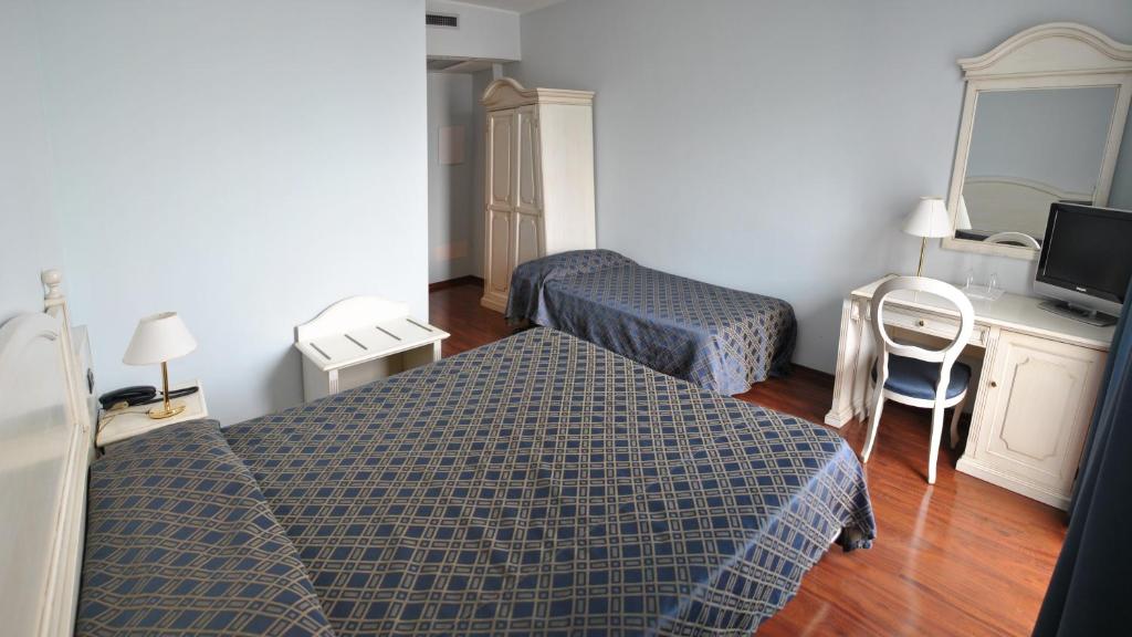 Postel nebo postele na pokoji v ubytování International Hotel