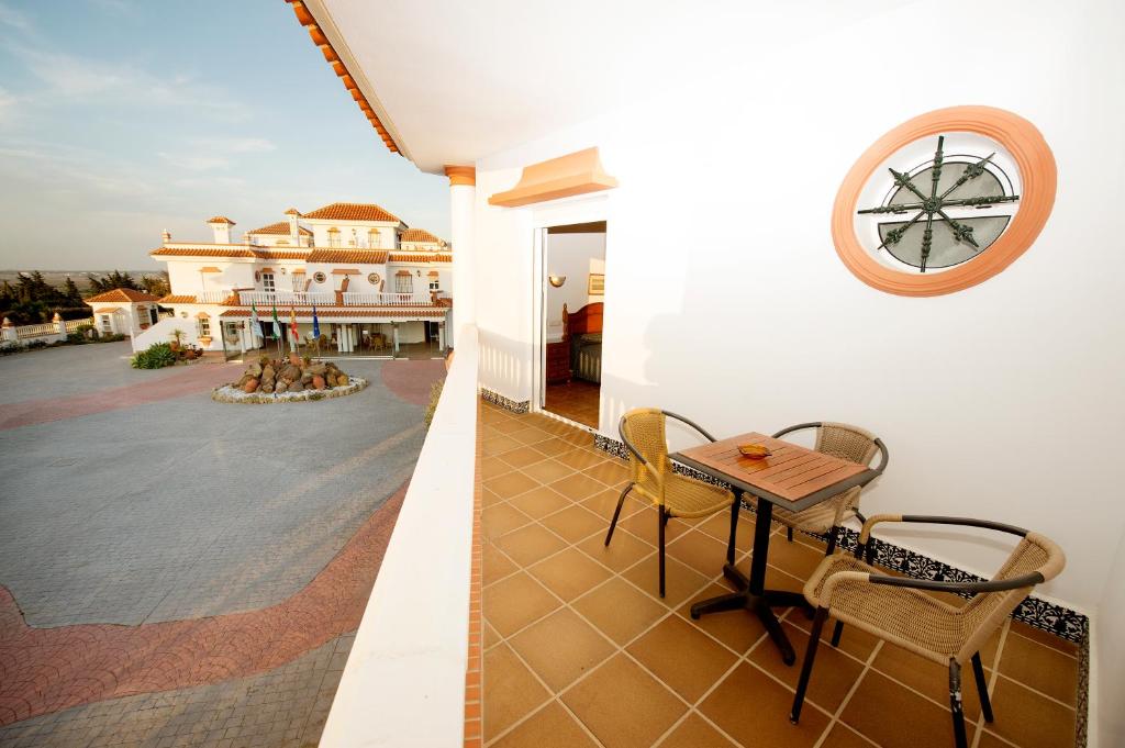 Gallery image of Hotel Diufain in Conil de la Frontera