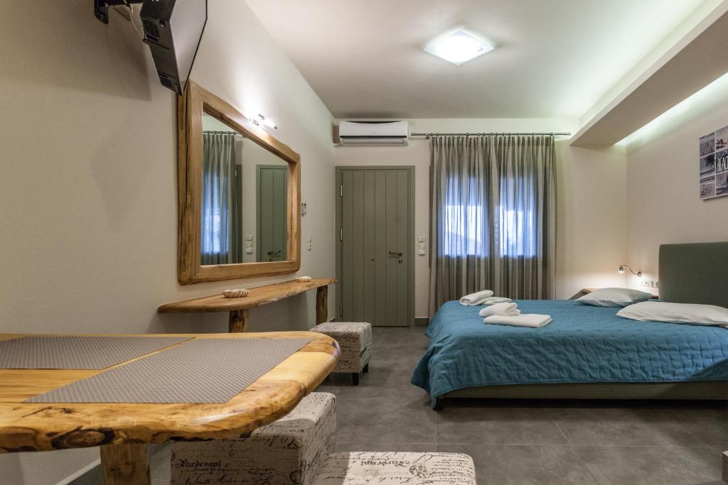Posteľ alebo postele v izbe v ubytovaní Argyroyla Damouchari Studios