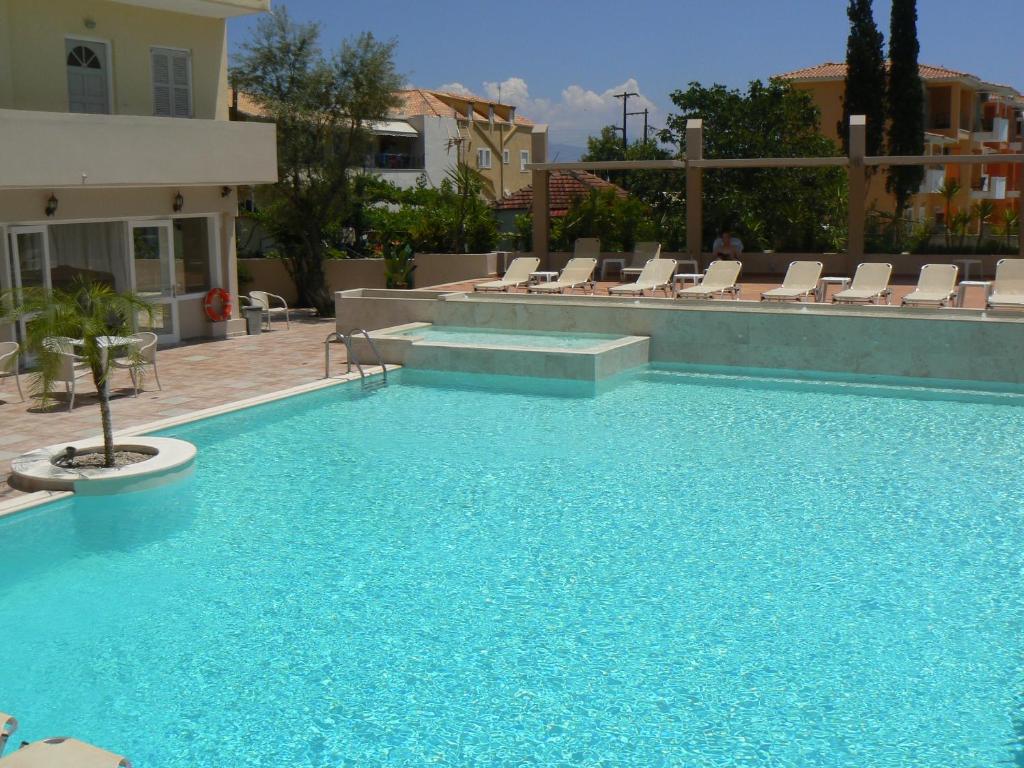 Happyland Hotel Apartments - 8