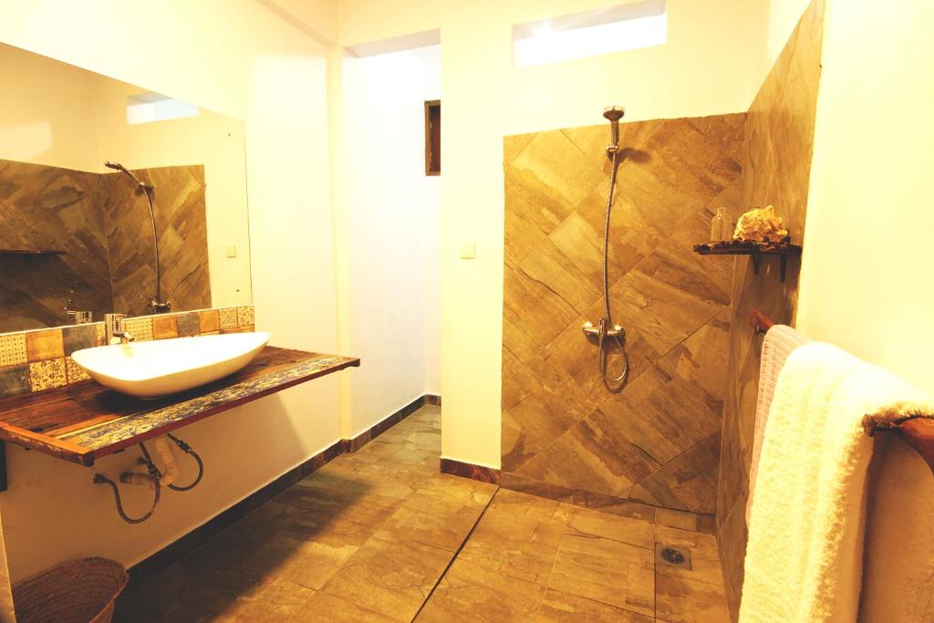 Boulevard Inn Mt Meru photo
