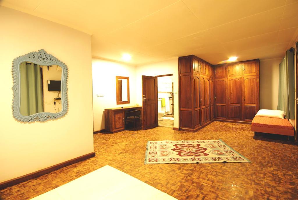 Boulevard Inn Mt Meru photo