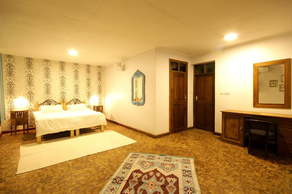 Ένα ή περισσότερα κρεβάτια σε δωμάτιο στο Boulevard Inn Mt Meru