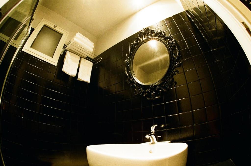 Koupelna v ubytování Hotel Perla - The storyhoteller