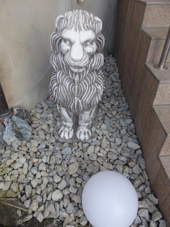 a statue of a lion in a shower with a toilet at Wohnung Kronacher in Stadtsteinach