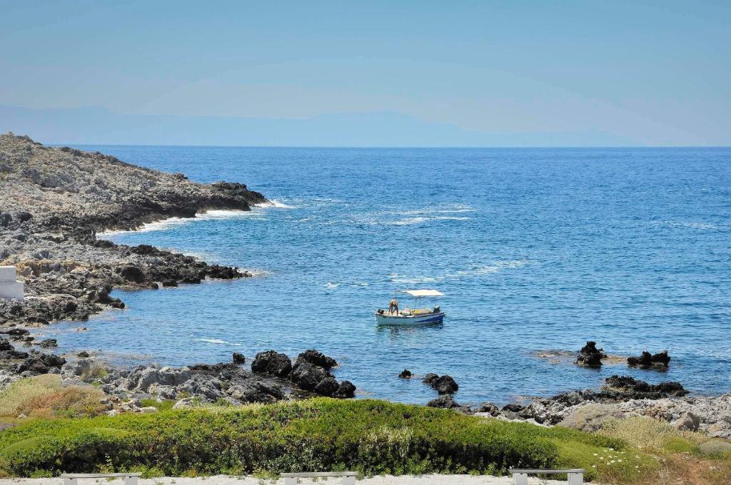 Nanakis Beach Apartments - 7