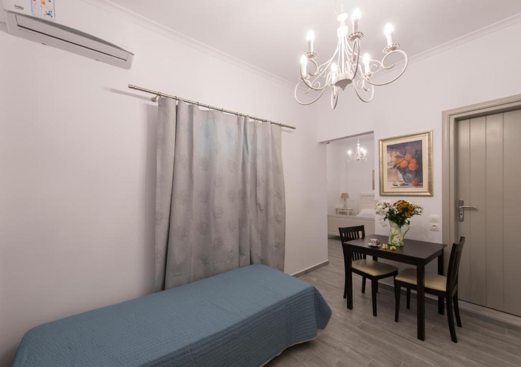 Postel nebo postele na pokoji v ubytování Rose Suites