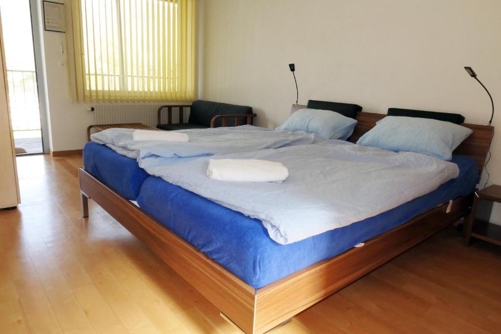 Postel nebo postele na pokoji v ubytování Swiss Hostel Lago Lodge