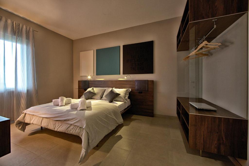 A bed or beds in a room at lepini suites affittacamere
