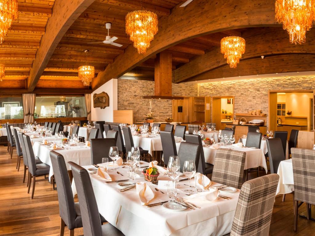Restaurace v ubytování Alpin & Vital Hotel La Perla