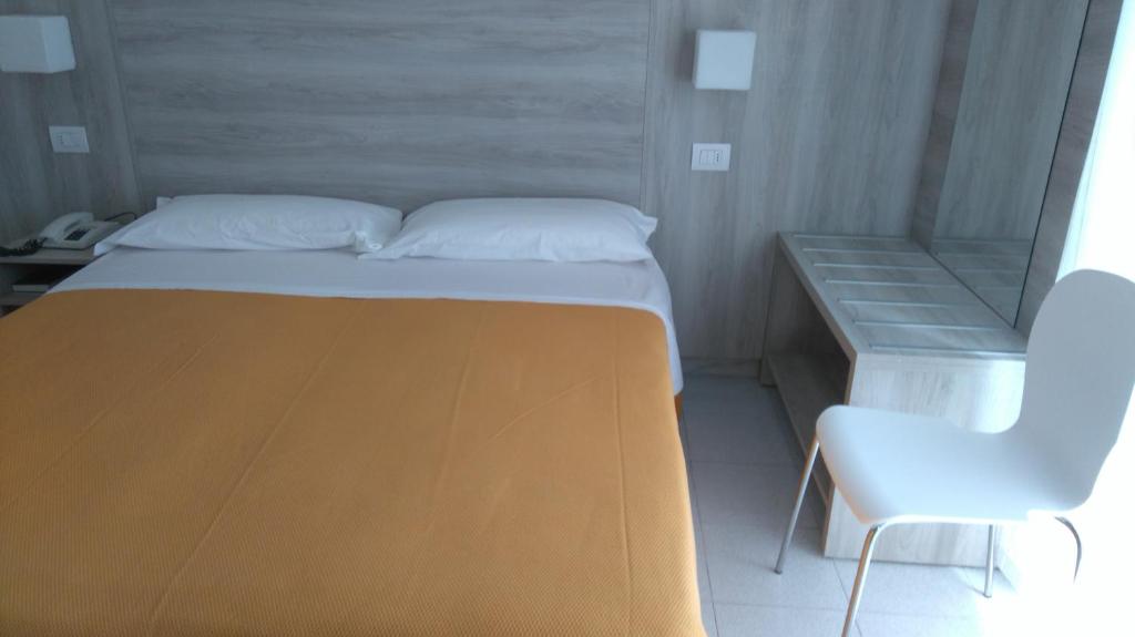 Postel nebo postele na pokoji v ubytování Hotel Monti