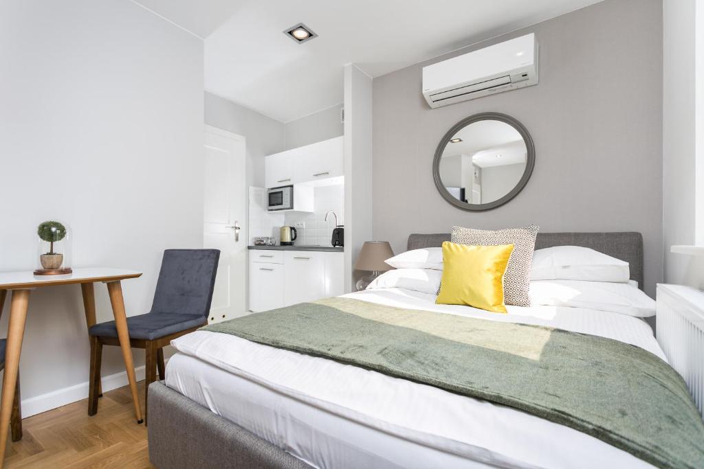 Venetian House Market Square Aparthotel - 