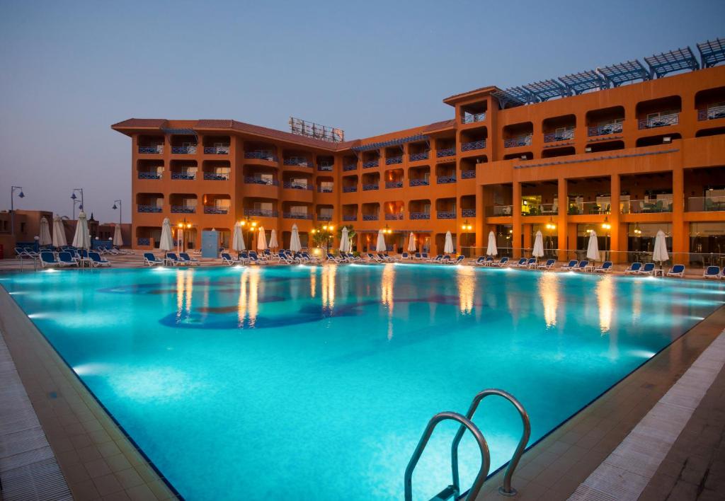 Bazén v ubytování Cancun Sokhna Resort & Villas nebo v jeho okolí