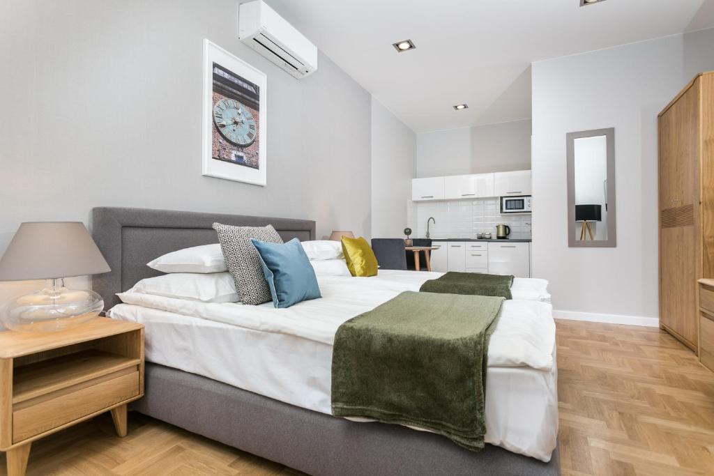 Posteľ alebo postele v izbe v ubytovaní Venetian House Market Square Aparthotel