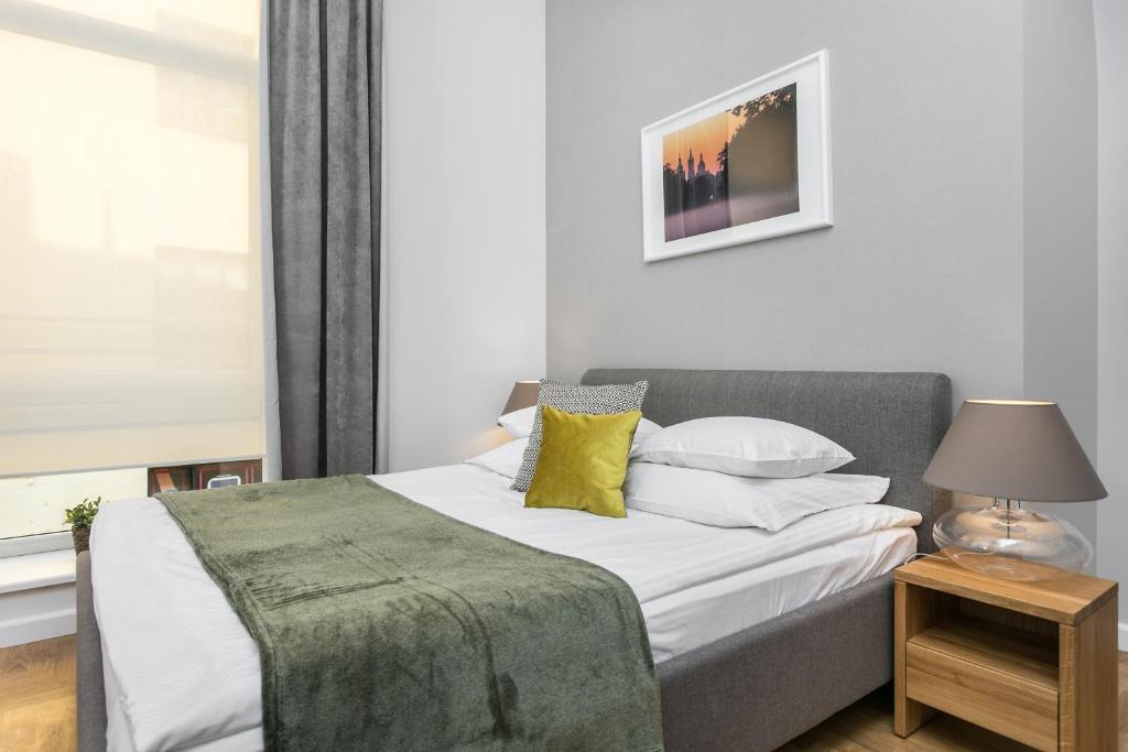 Posteľ alebo postele v izbe v ubytovaní Venetian House Market Square Aparthotel
