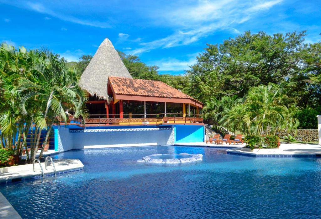 Gallery image of Papagayo Golden Palms Beachfront Hotel in Culebra