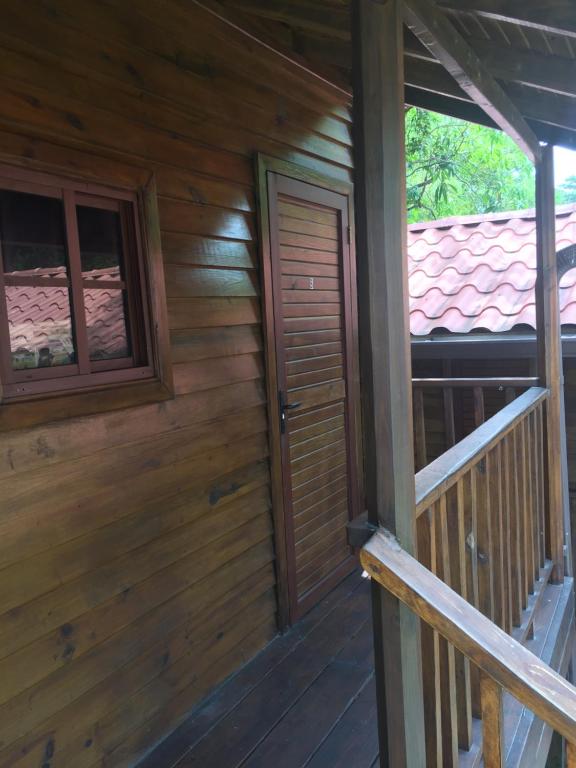 Rõdu või terrass majutusasutuses Cabañas Colindas