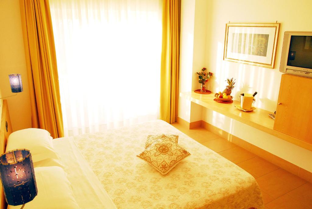 Postel nebo postele na pokoji v ubytování Hotel Degli Haethey
