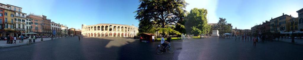 Jízda na kole v ubytování Ai Giardini Rooms -vicino Ospedale Borgo Trento e centro storico nebo okolí
