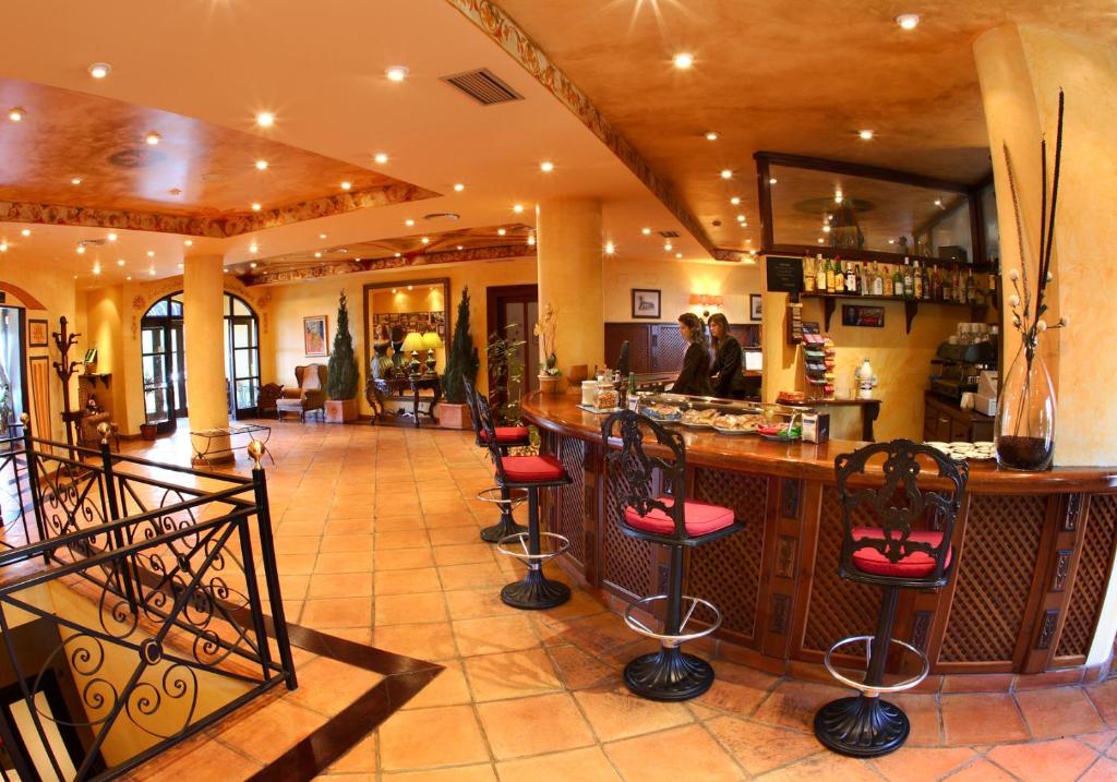 Un restaurante o sitio para comer en Hotel Comillas
