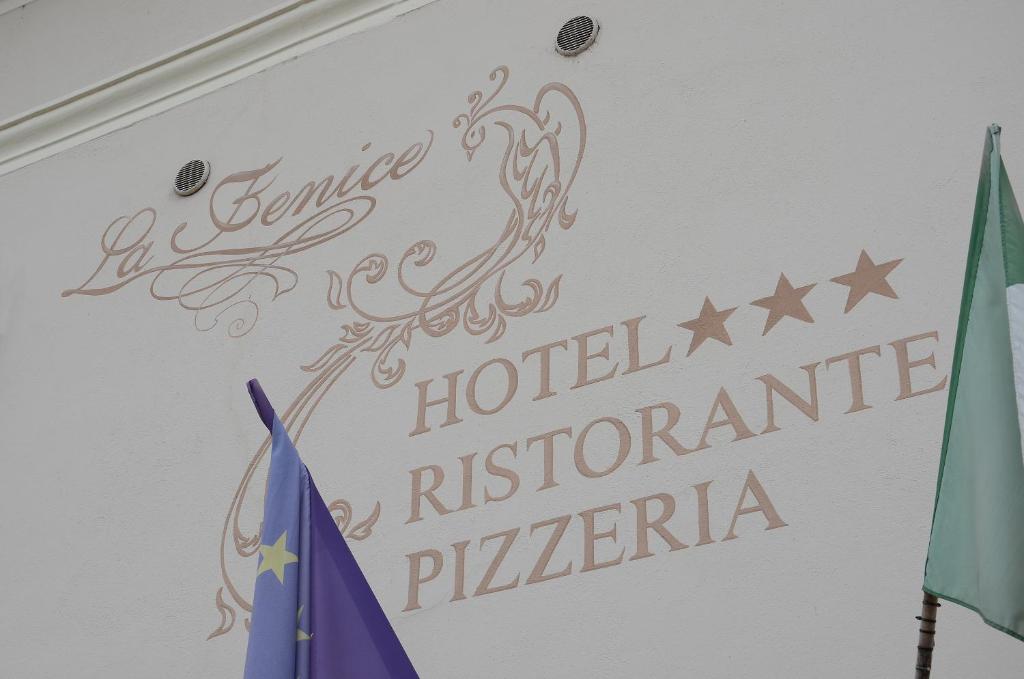 Certifikát, hodnocení, plakát nebo jiný dokument vystavený v ubytování Hotel La Fenice