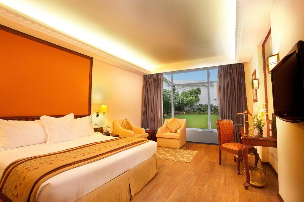 TV a/nebo společenská místnost v ubytování Welcomhotel by ITC Hotels, Alkapuri, Vadodara