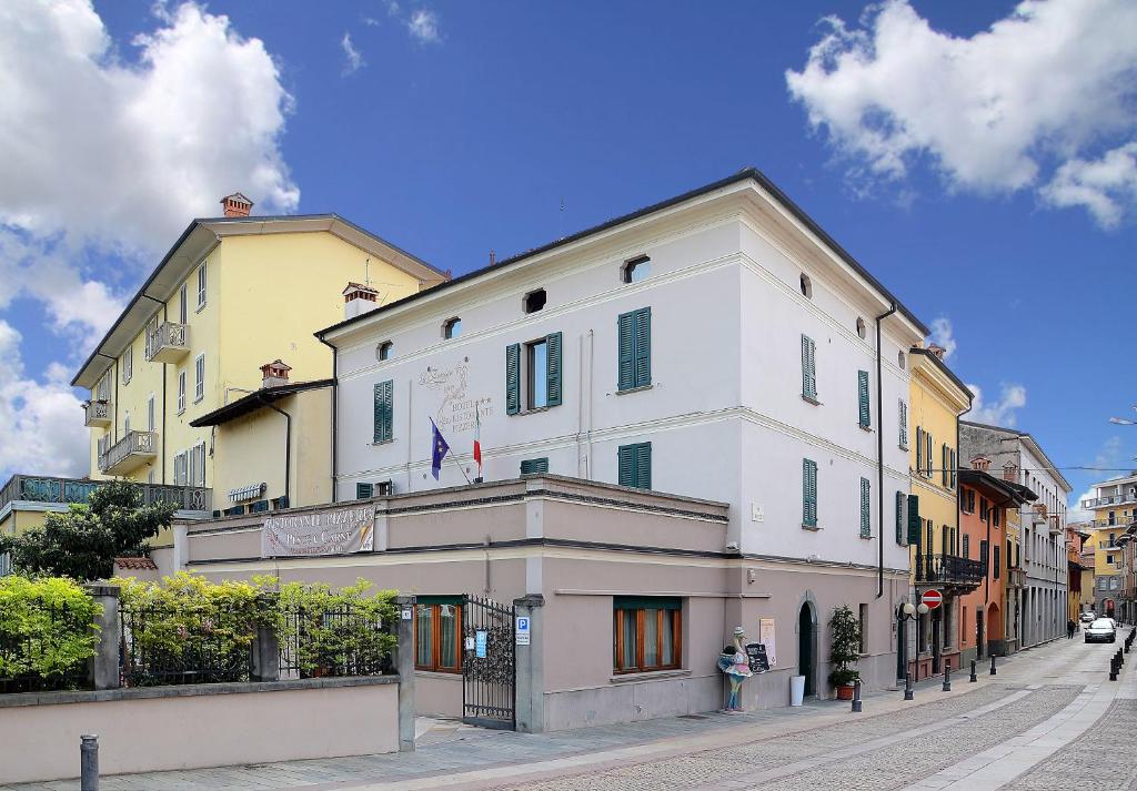 a white building on the side of a street at Hotel La Fenice in Chiari