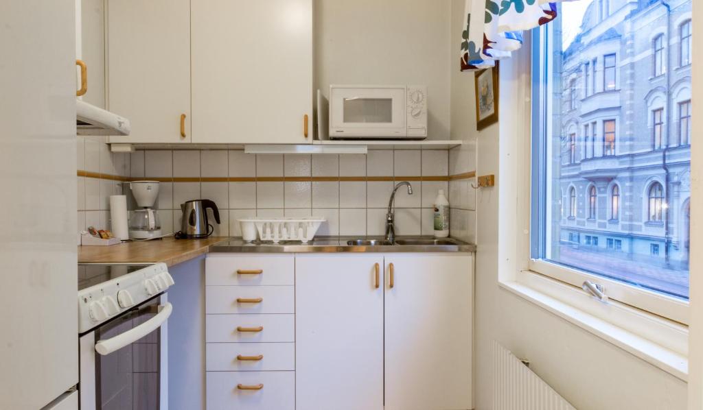 Kuchyň nebo kuchyňský kout v ubytování Linköpings Cityhotell och Vandrarhem