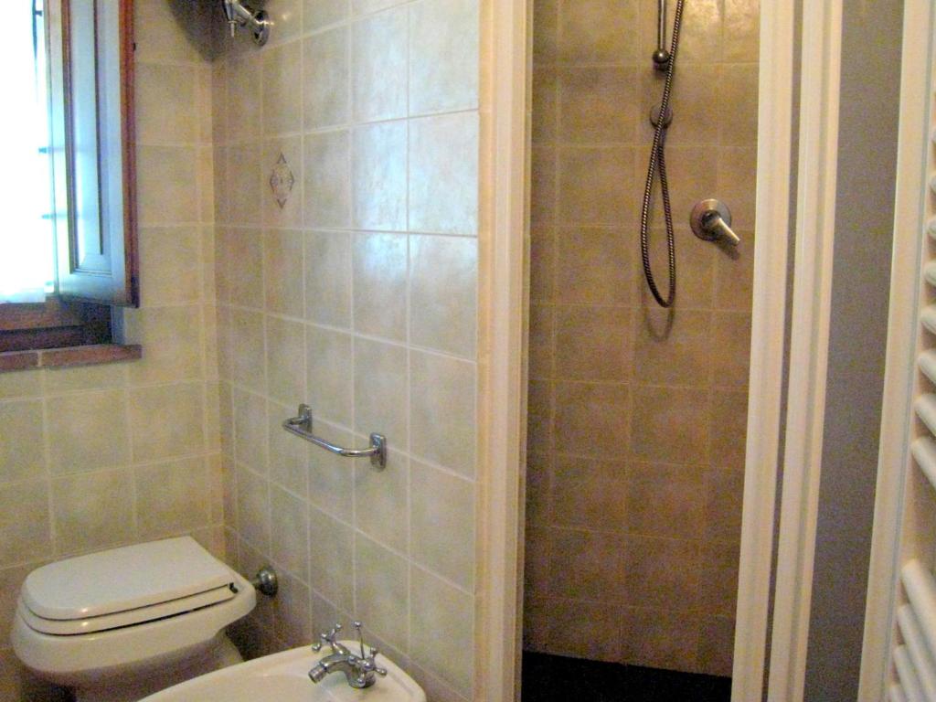 Kúpeľňa v ubytovaní Cottage with private garden in Tuscany