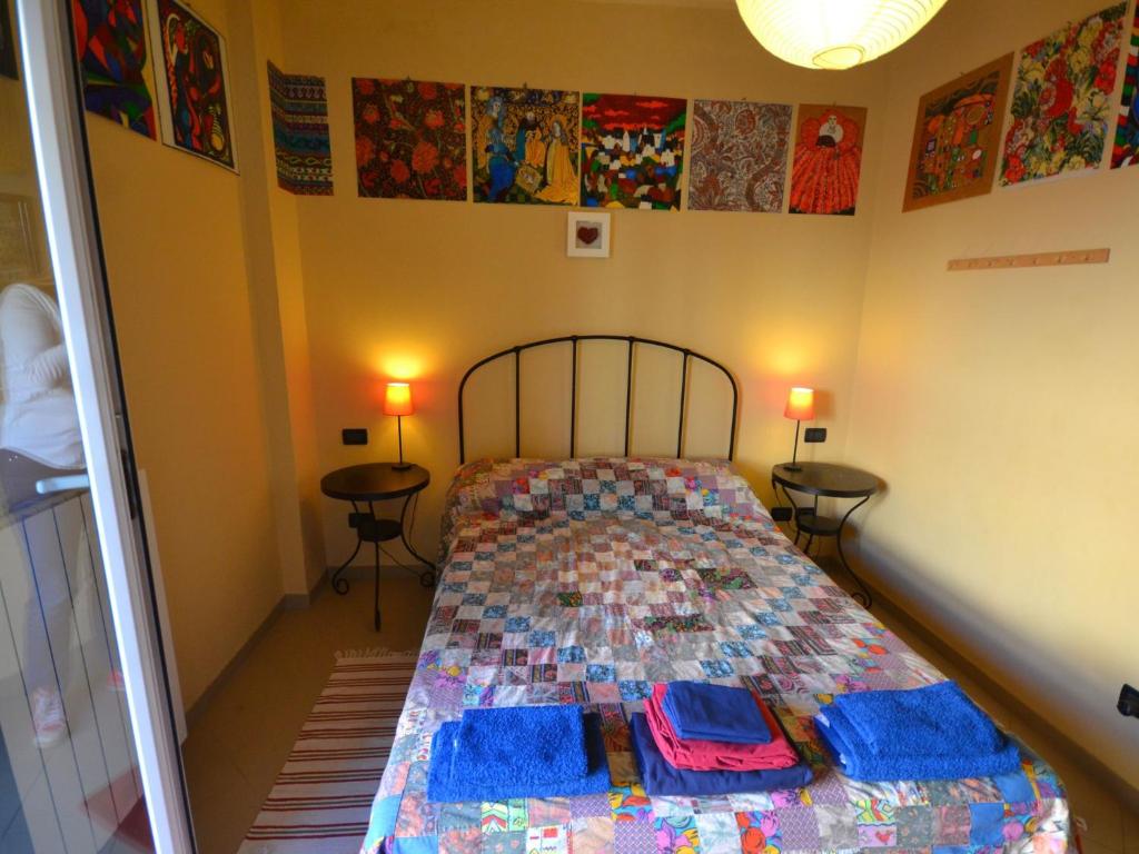 A bed or beds in a room at Belvilla by OYO An apartment near the sea