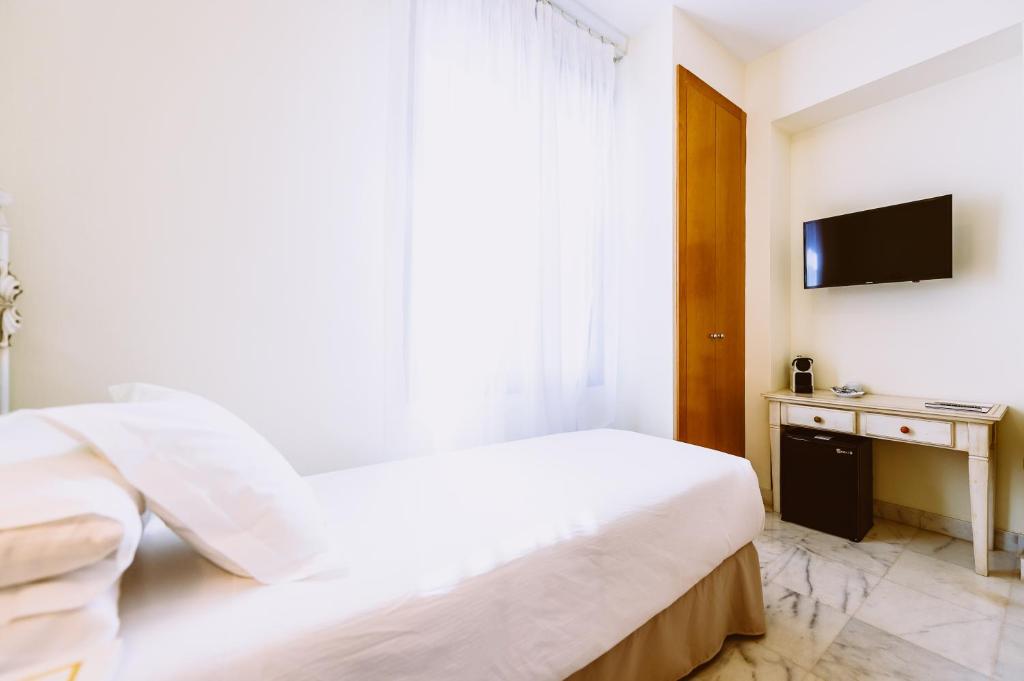 Basic Hotel Doña Manuela, Seville – Updated 2023 Prices