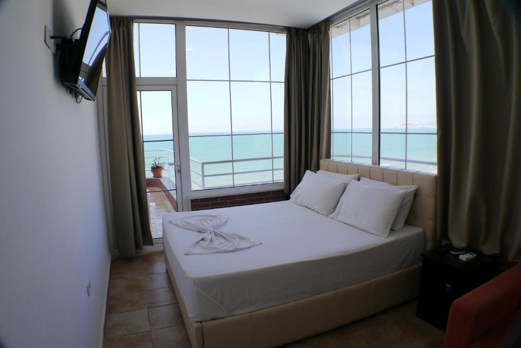 Espana aparthotel - Image 2