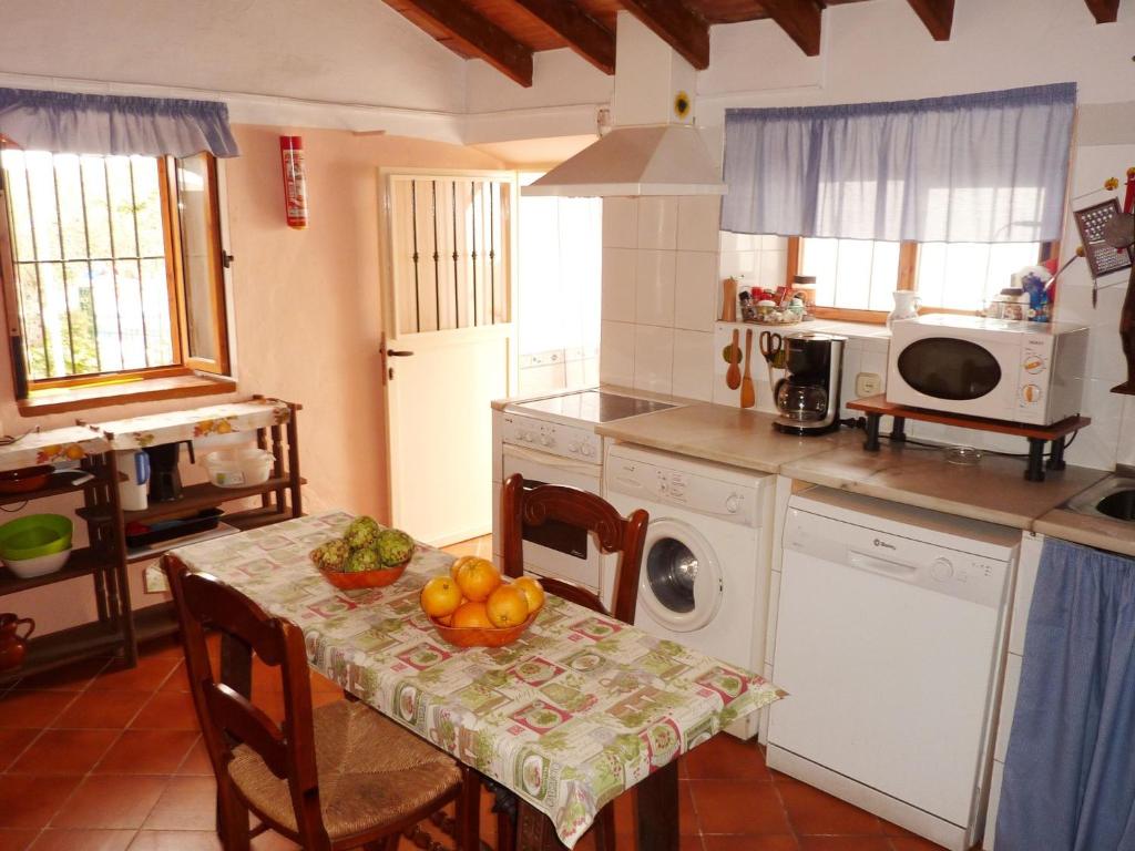 Kuchyň nebo kuchyňský kout v ubytování Cottage in Villanueva near El Torcal