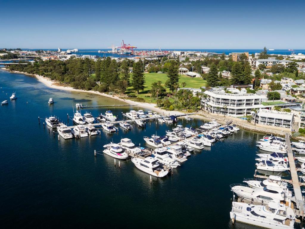 Una vista aérea de Pier 21 Apartment Hotel Fremantle
