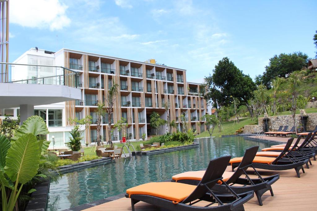 Bazén v ubytování Aruna Senggigi Resort & Convention nebo v jeho okolí
