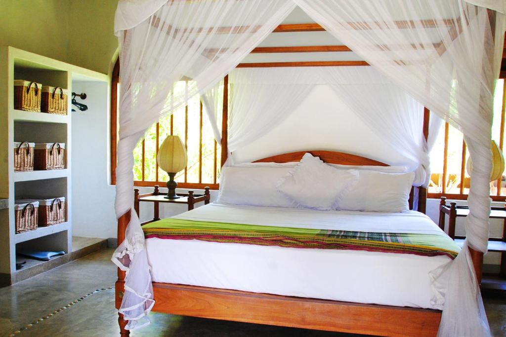 A bed or beds in a room at Khomba Beach House