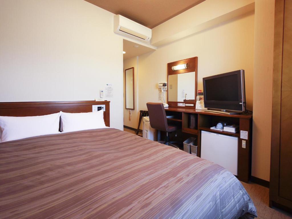 Postel nebo postele na pokoji v ubytování Hotel Route-Inn Gotenba Eki-Minami