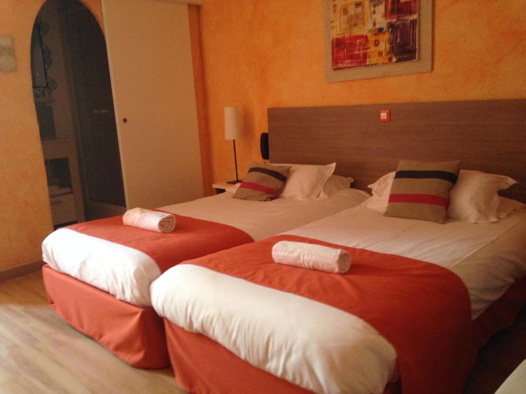 Un pat sau paturi într-o cameră la Hotel Cote Patio