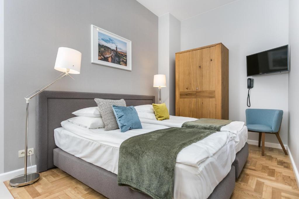 Venetian House Market Square Aparthotel - 