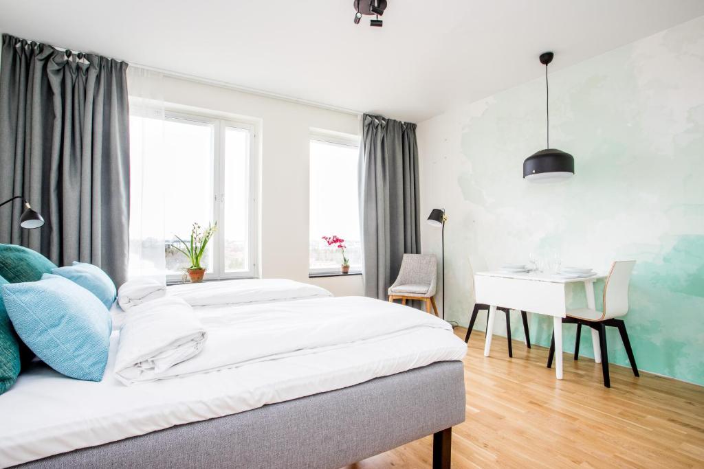 Postel nebo postele na pokoji v ubytování ApartDirect Älvsjö