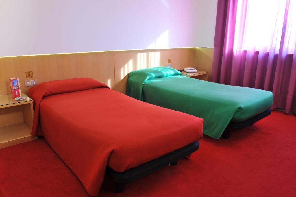 Postel nebo postele na pokoji v ubytování Hotel Ariane