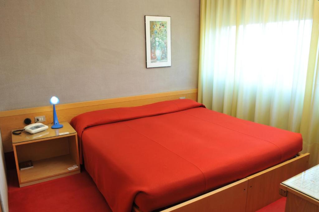 Postel nebo postele na pokoji v ubytování Hotel Ariane