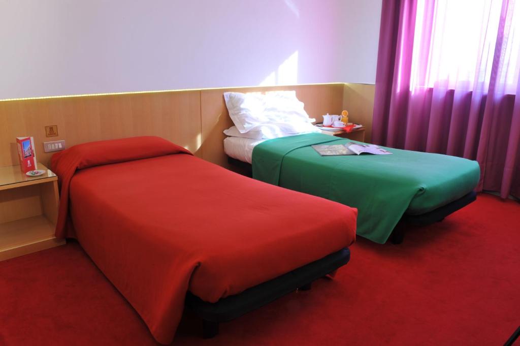 Postel nebo postele na pokoji v ubytování Hotel Ariane