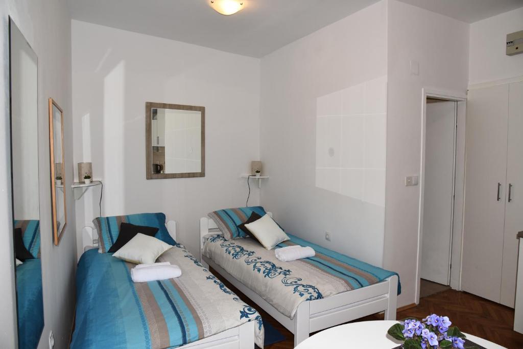 Cama ou camas em um quarto em Downtown apartment Korina Zadar